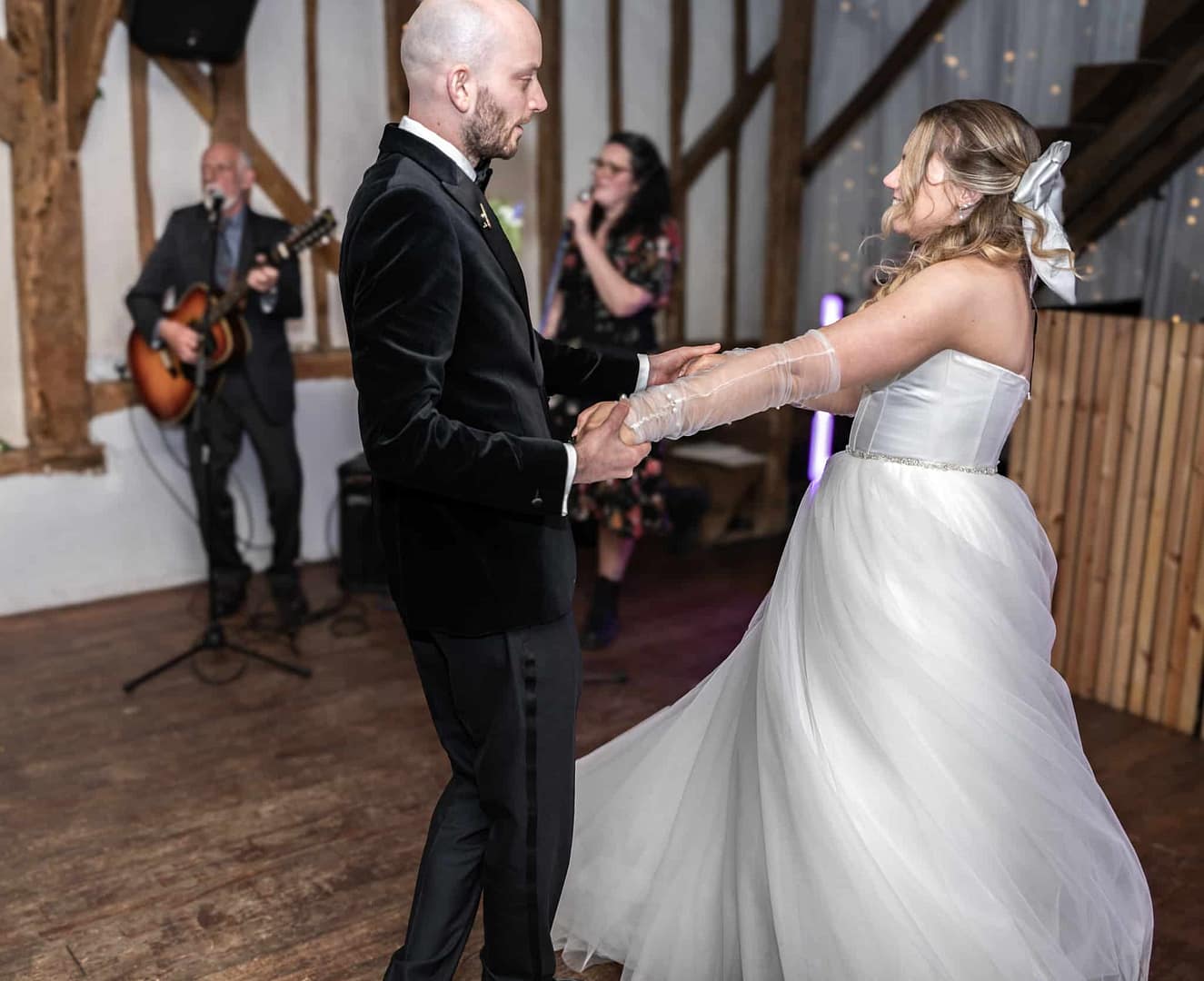 Bride and groom at sunset in Buckinghamshire countryside – Buckinghamshire wedding photographer