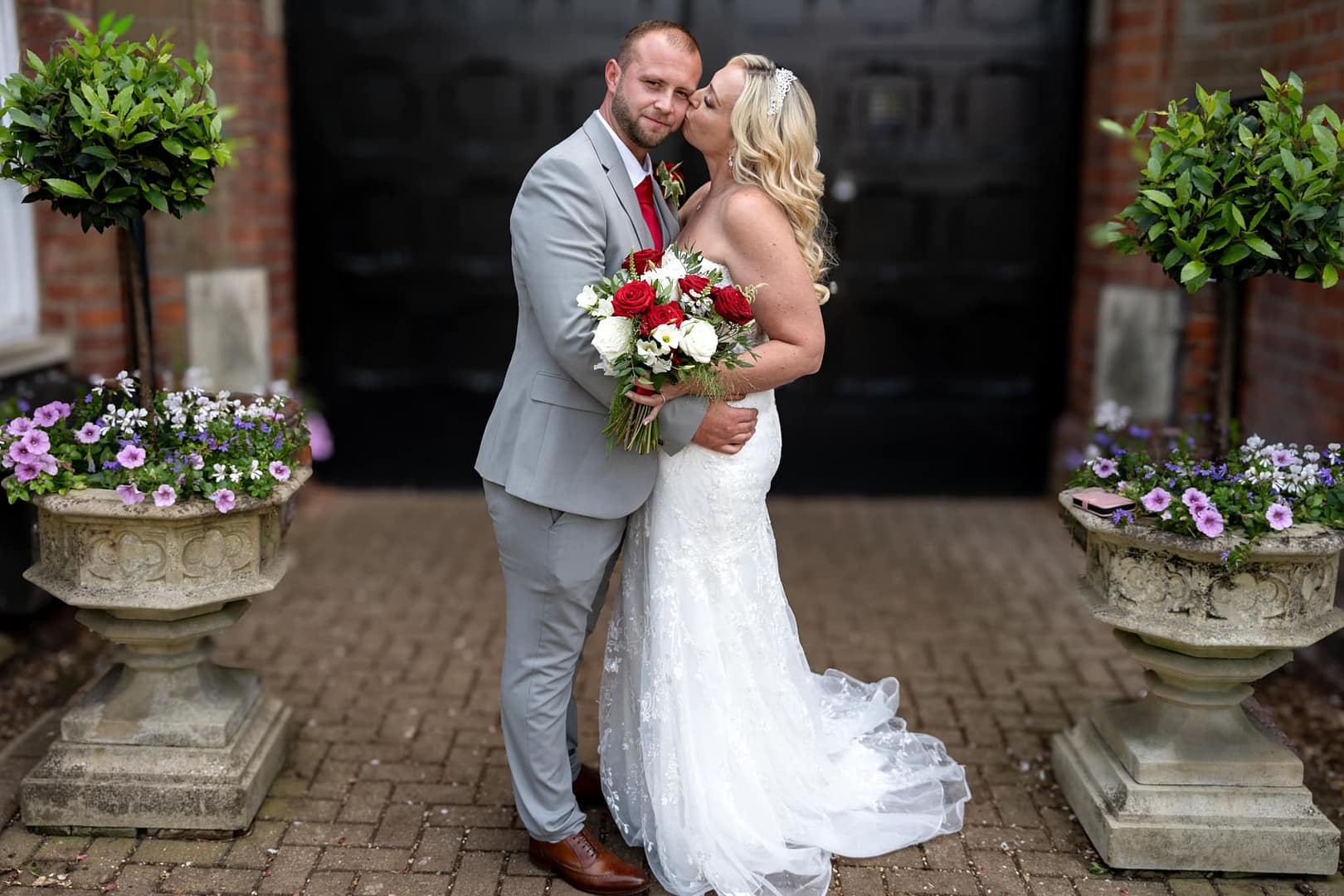 bride and groom kissing at st albans registry office