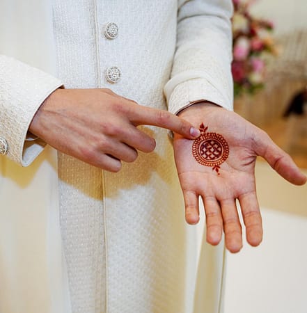 Bride and groom walking through Blenheim Palace gardens – wedding photographer Oxfordshire