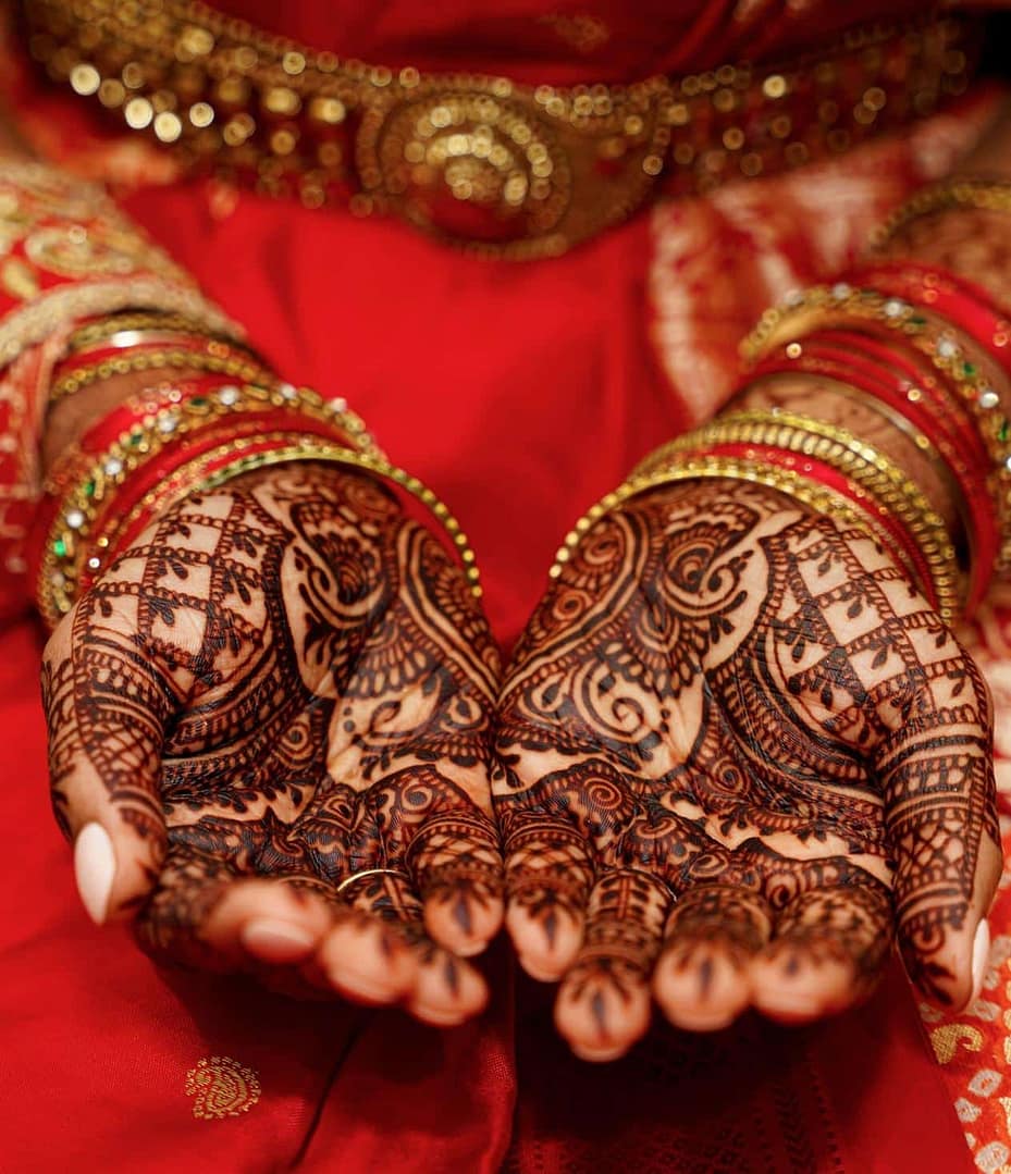 henna hands on wedding day